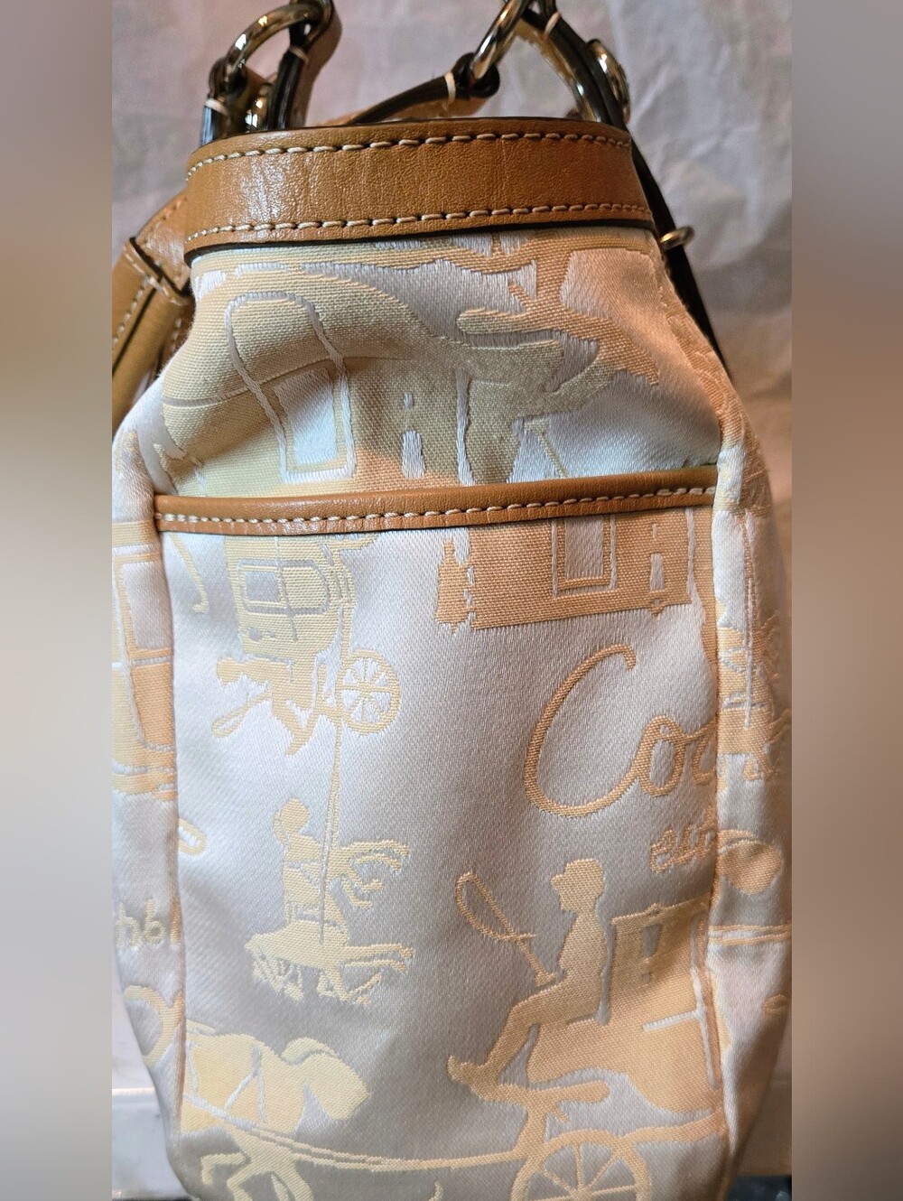 Coach East West Horse And Carriage Ivory & Tan Tote And 2 Bag Charms - Picture 4 of 11